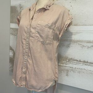 💕SO SOFT💕 Light Pink Hi-Lo Button Down 100% Tencel